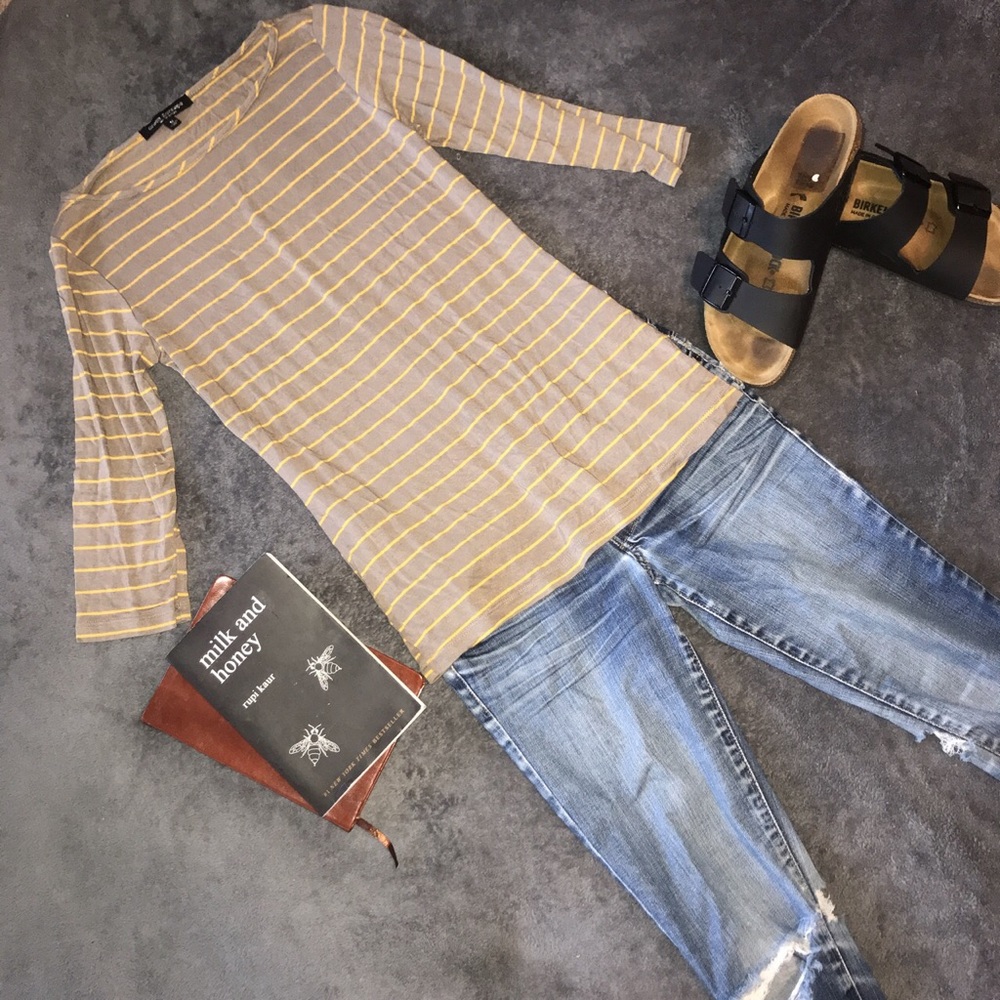 Quarter sleeve striped tee